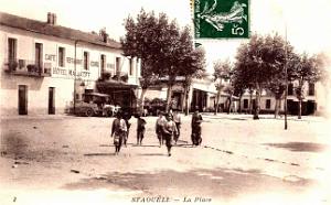 2424- Staoueli - Place - Hotel Malakoff